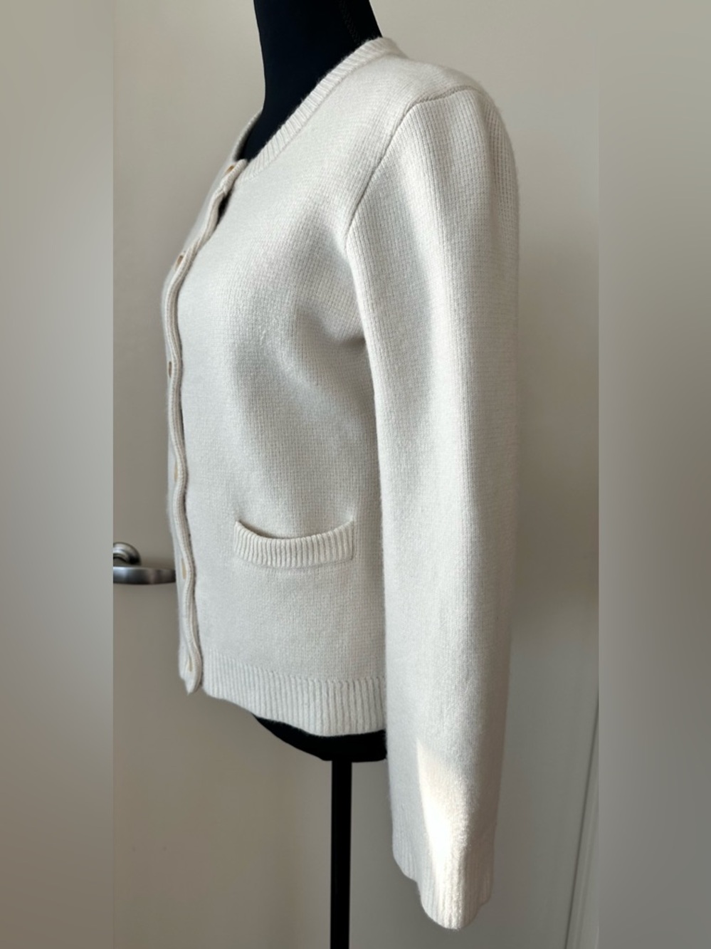 Quince Mongolian Cashmere Structured Cardigan in Ivory. Size S - Picture 11 of 16